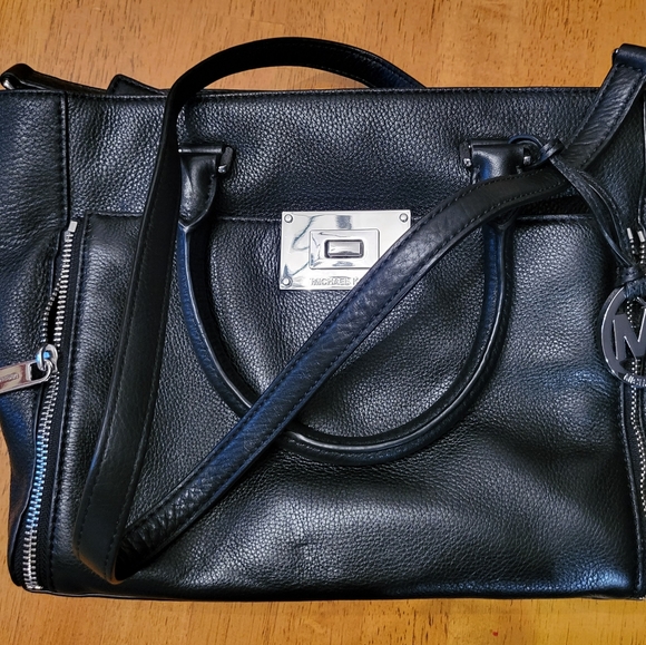 💥💥💥SALE💥💥💥Michael Kors Sloan Black Leather Tote w/Silver hardware. - Picture 1 of 7